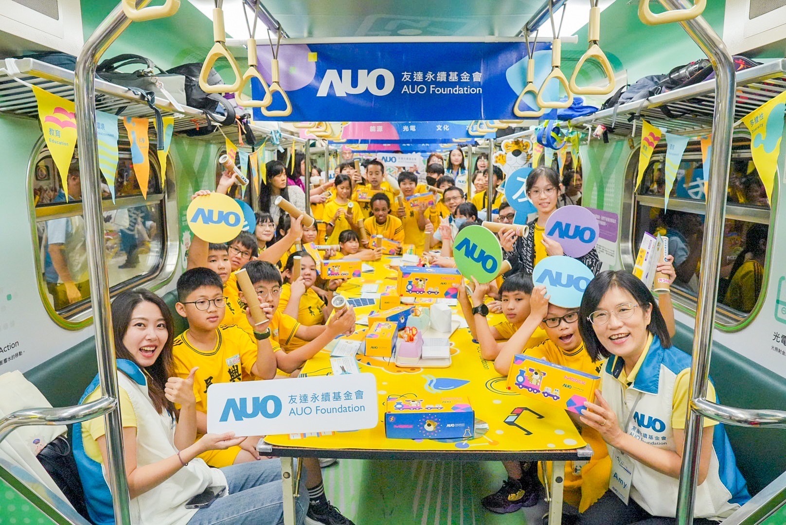 友達永續基金會響應國科會推動的「臺灣科普環島列車」正式啟航，透過「生活中的科學」車廂課程設計，展開為期6天巡迴全臺17個縣市、？32站的移動式科普之旅