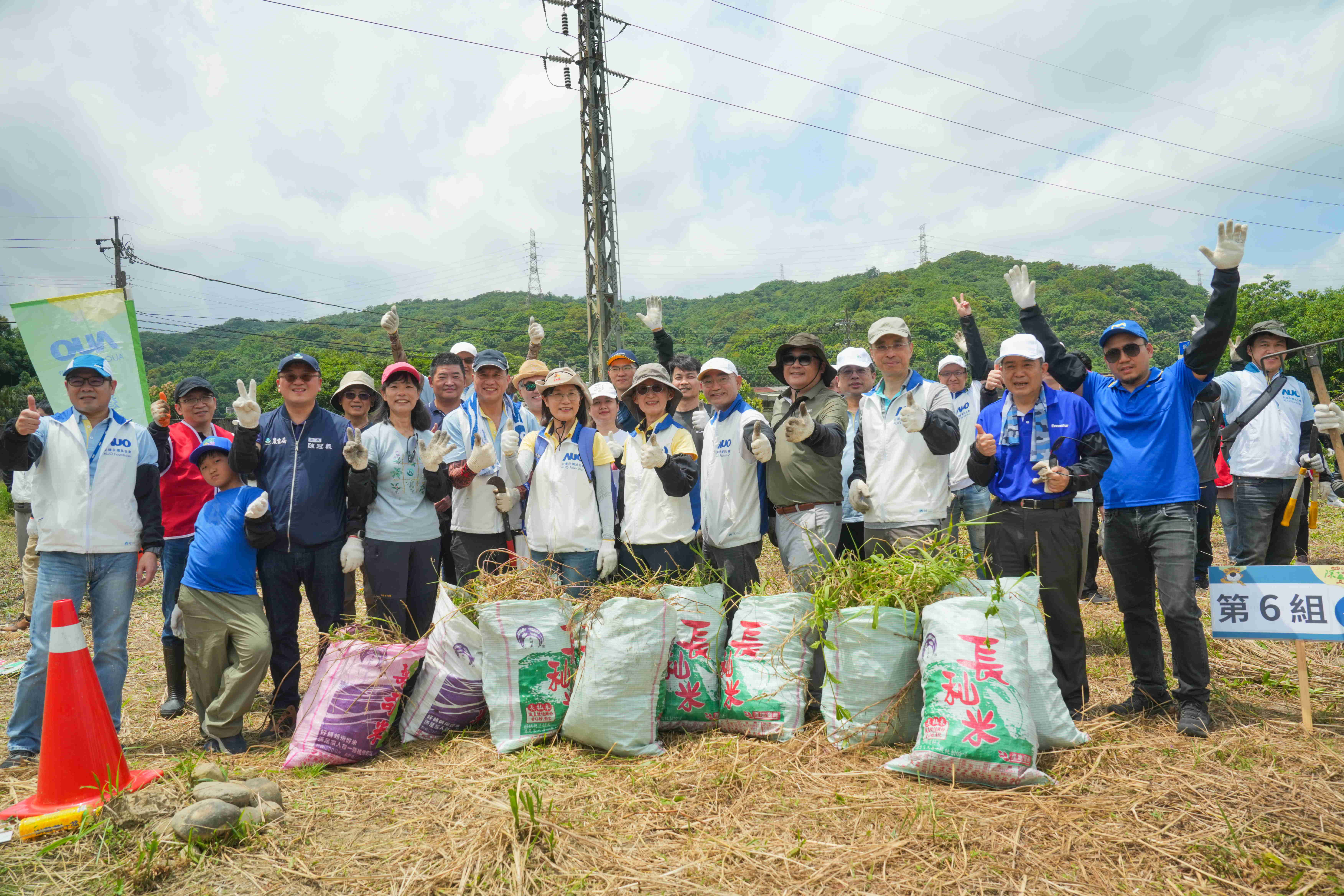 友達永續基金會今（17）日在桃園龍潭廠區舉辦「手護台灣綠色堡壘　Green Party除蔓生活節」，由友達光電暨友達永續基金會董事長彭双浪攜手政府、供應商等合作夥伴共同參與